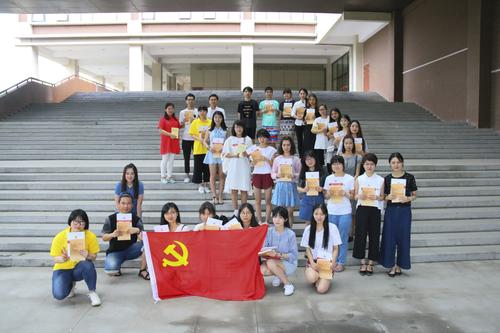 08 全体党员合影