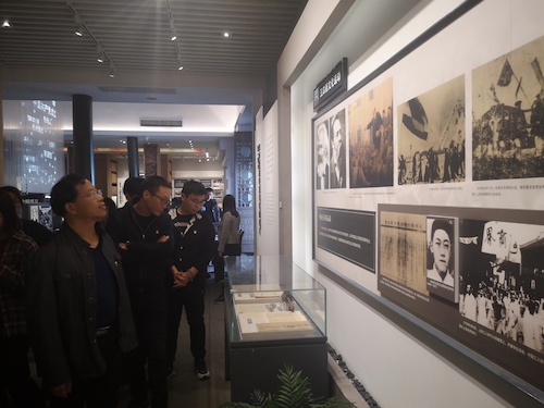 博彩平台
师生参观中共杭州历史馆